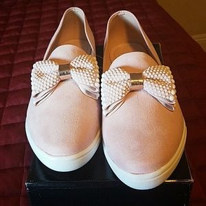 Light pink bow with pearl flats
